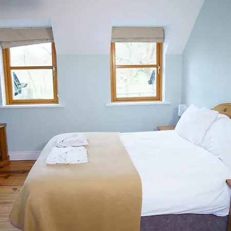Courtyard 2 Bed Sleeps 4 *