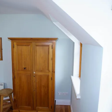 Courtyard 2 Bed Sleeps 4 דינגל