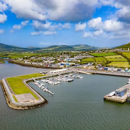 Courtyard 2 Bed Sleeps 4 別荘 *